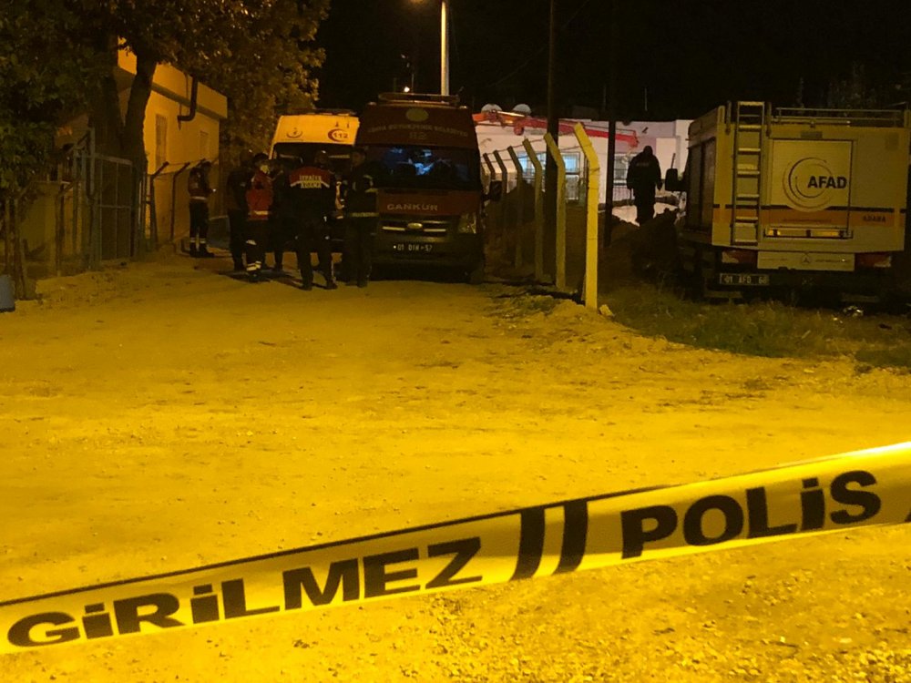 Adana'da kuyu çöktü, 2 işçi toprak altında kaldı