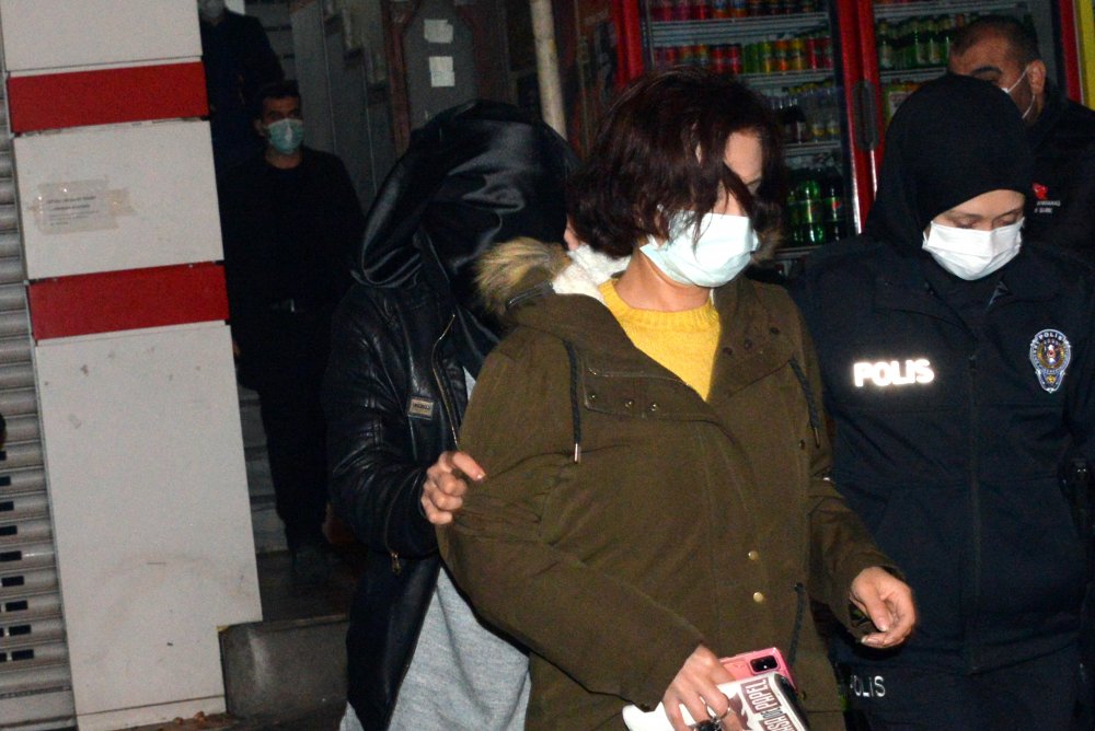 Ağabeyleriyle tartışınca pencereden yandaki boş daireye geçen kadını polis kurtardı