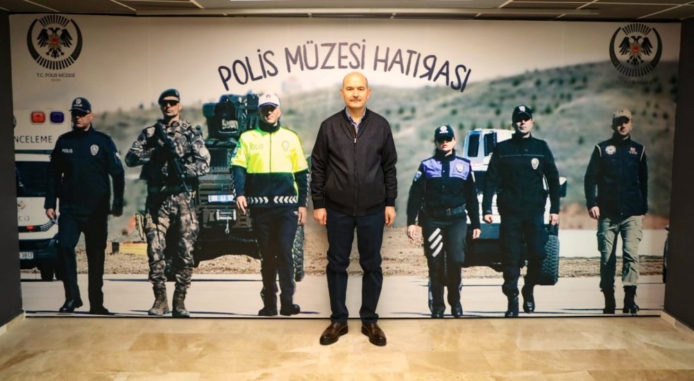 Bakan Soylu, Polis Müzesi'ni ziyaret etti