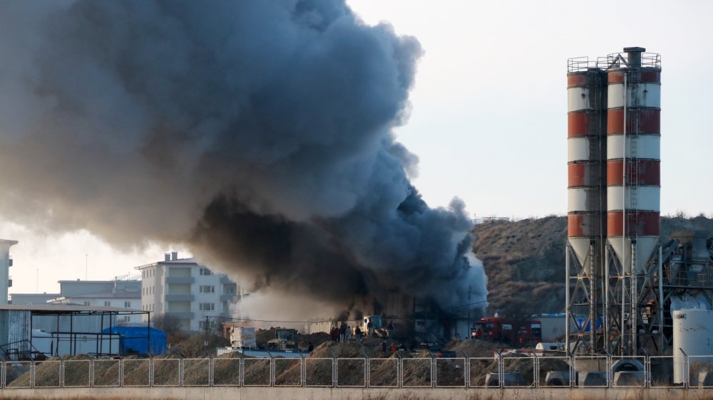 Burdur'da, cezaevi inşaatında işçilerin kaldığı konteynerde yangın çıktı