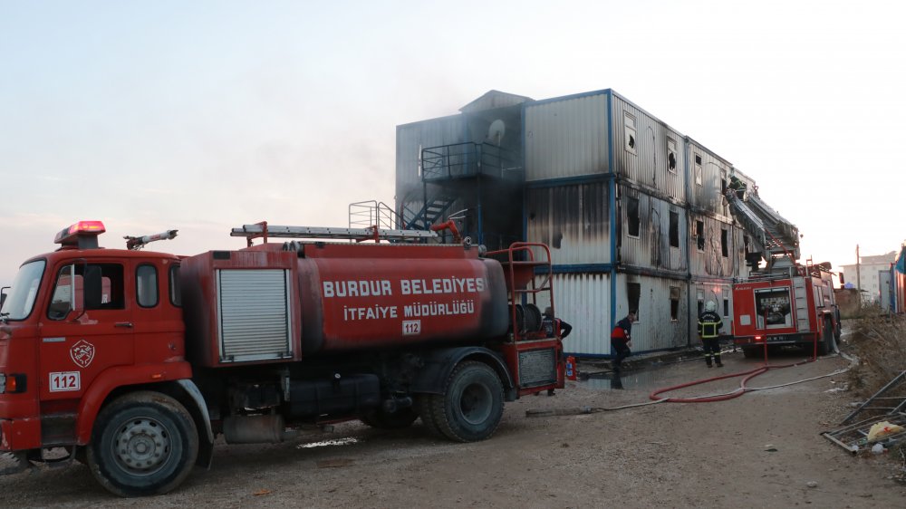 Burdur'da, cezaevi inşaatında işçilerin kaldığı konteynerde yangın çıktı