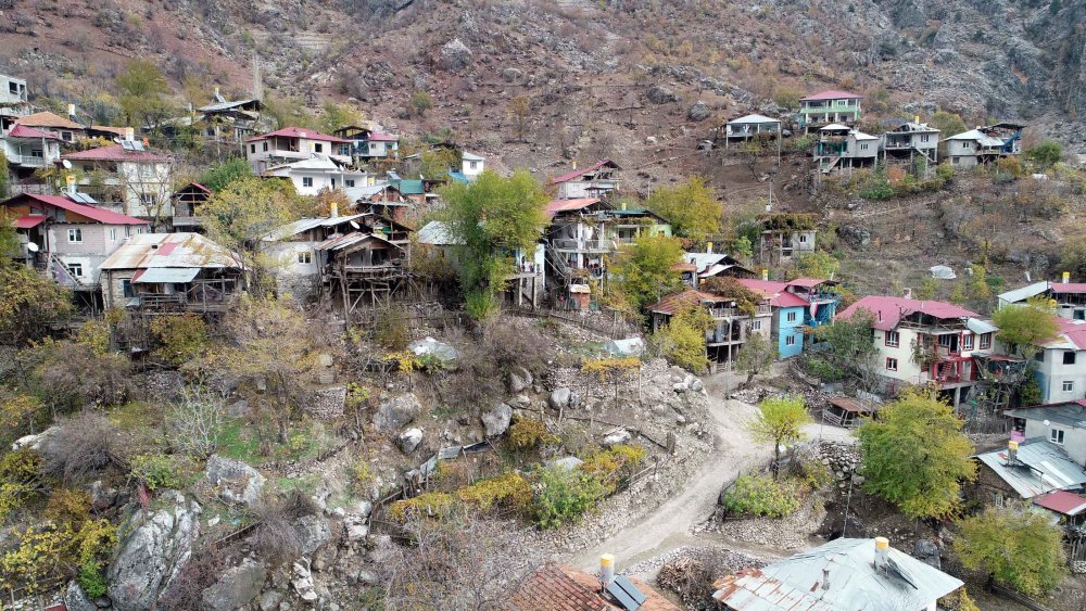 Ekmek pişiren kadınların virüsü yaydığı mahallede karantina sona erdi
