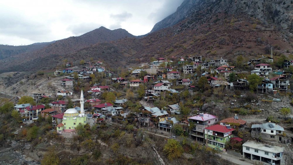 Ekmek pişiren kadınların virüsü yaydığı mahallede karantina sona erdi