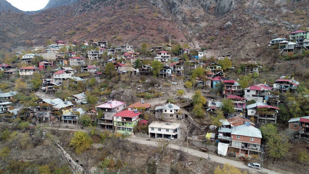 Ekmek pişiren kadınların virüsü yaydığı mahallede karantina sona erdi