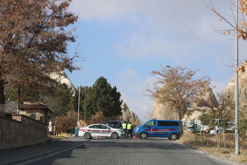 Kapadokya'da kaçak 4 yapı daha yıkıldı