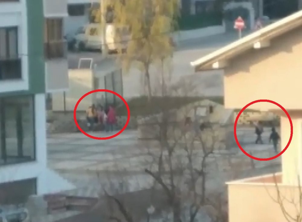 Kısıtlamada sokakta oynayan çocukların polisten kaçma anı kamerada