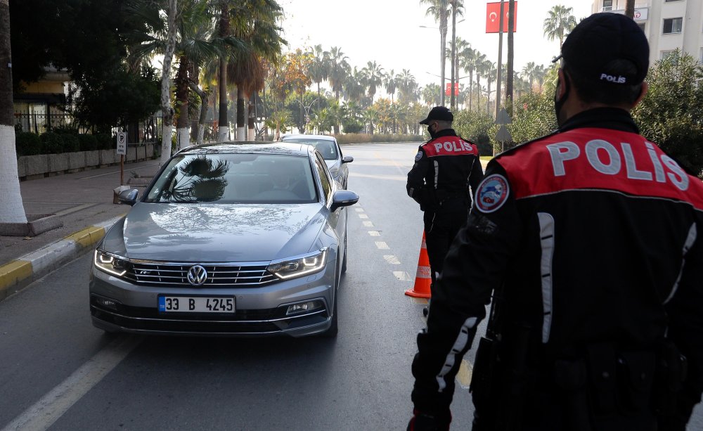 Mersin İl Emniyeti Müdürlüğü'nden 'Evde Kal' klibi 