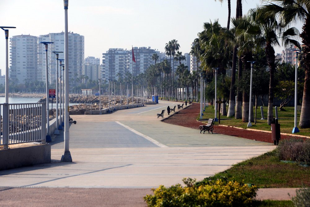 Mersin İl Emniyeti Müdürlüğü'nden 'Evde Kal' klibi 