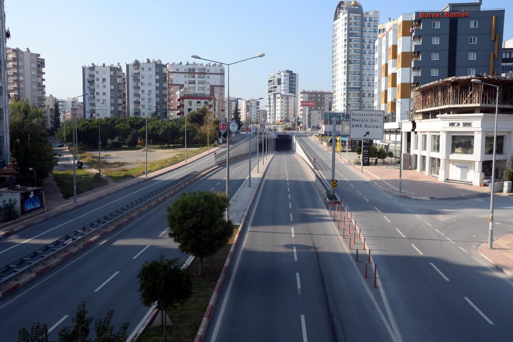 Mersin İl Emniyeti Müdürlüğü'nden 'Evde Kal' klibi 