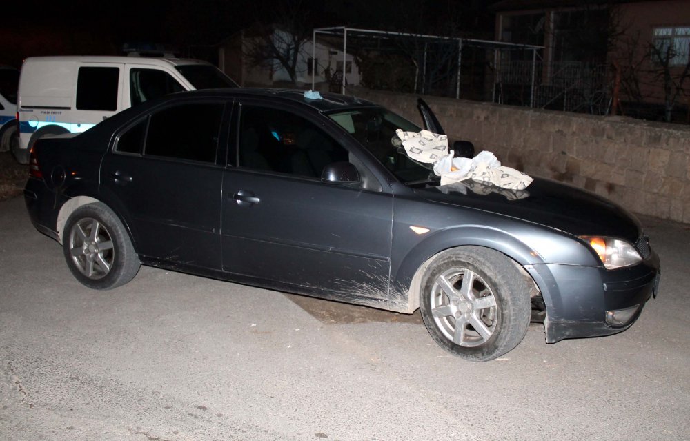 Polisin 'dur' ihtarına uymayan otomobilde uyuşturucu ele geçirildi: 4 gözaltı