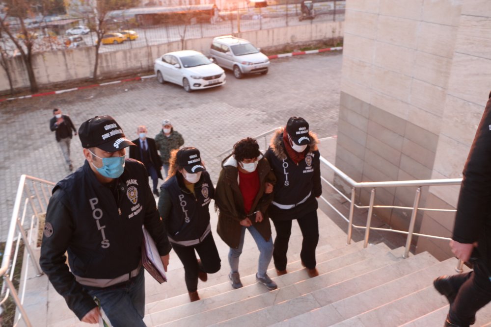 Şırnak'ta şehit ailelerin eylemine taşlı saldırıda bulunan kadın tutuklandı