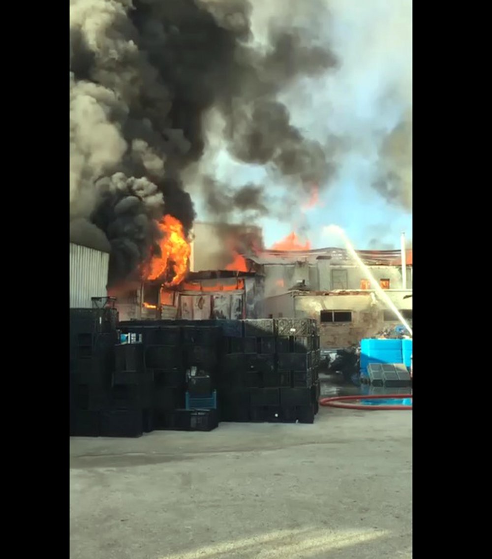 Ankara'da market deposunda yangın