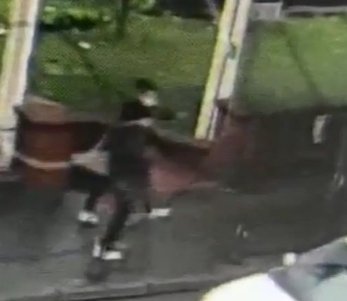 Bahçelievler'de sağlık çalışanlarına darp kamerada
