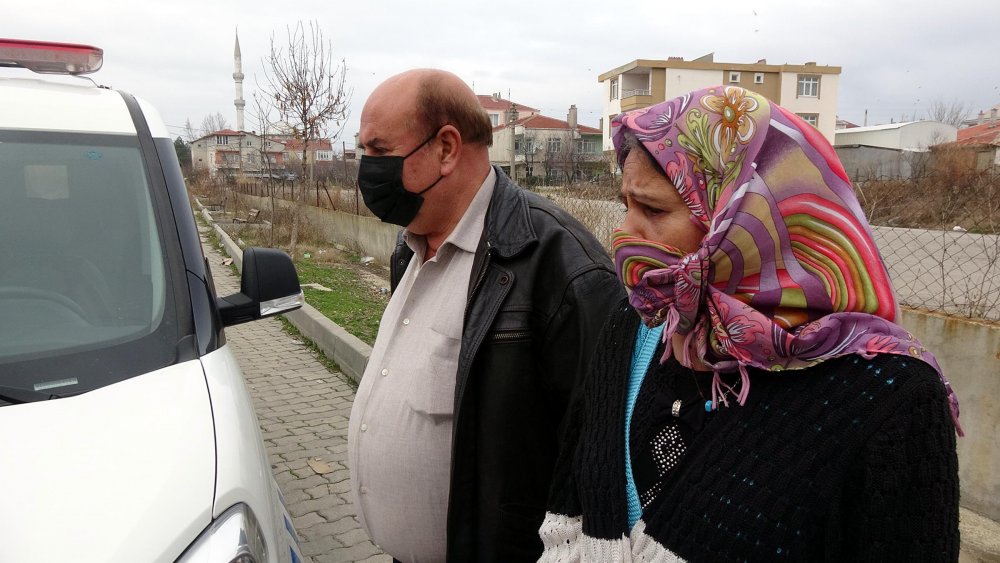 Balkona bağlanan köpek, ipe asılı halde ölü bulundu