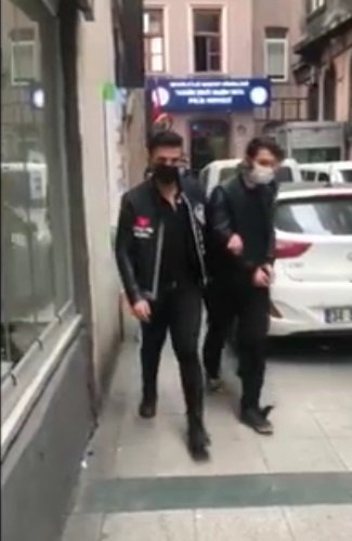 Beyoğlu'nda saldırıda kullanılan silahları polis metal dedektörü ile böyle buldu