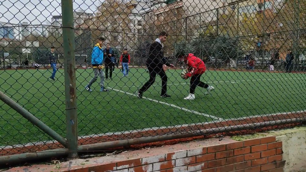 Beyoğlu'nda sokağa çıkma kısıtlamasında çocuklar dışarı çıktı