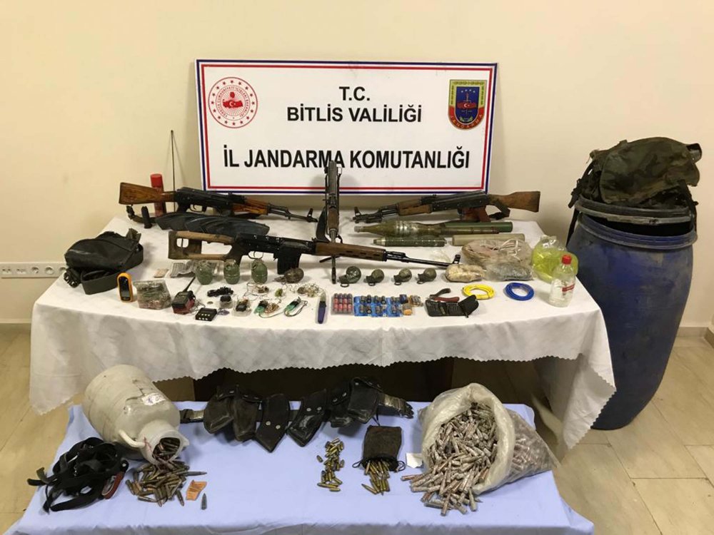 Bitlis'te teröristlerin silah, mühimmat ve el bombaları bulundu