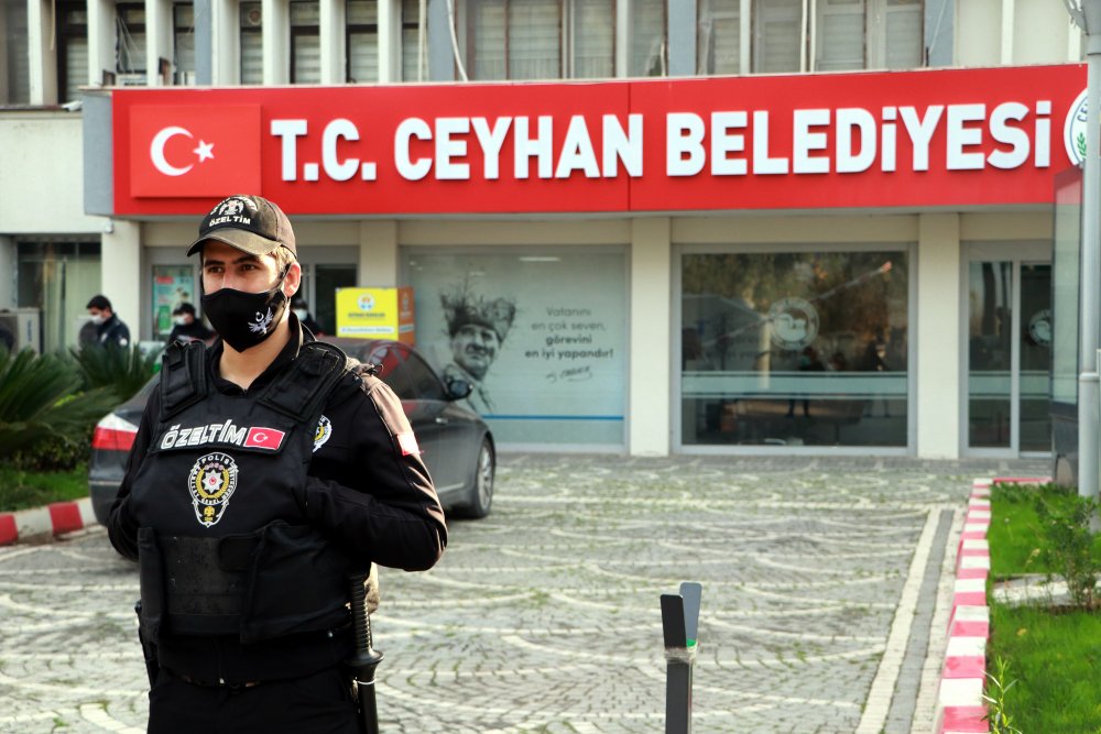 Ceyhanlı iş insanından bağış yapmayınca iş yerinin sundurmasının yıkıldığı iddiası