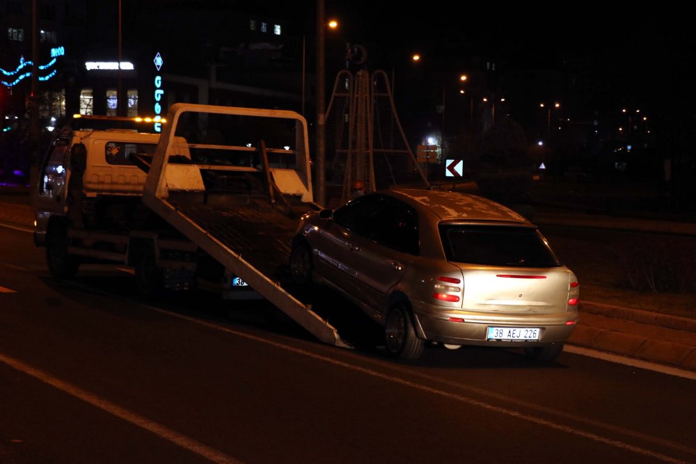 Cezaevi firarisi, otostop çektiği otomobilde yakalandı