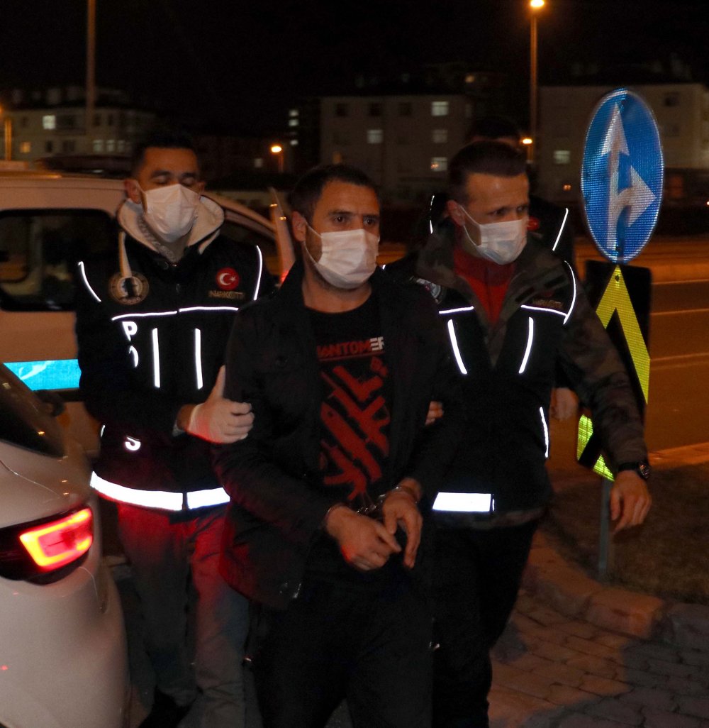Cezaevi firarisi, otostop çektiği otomobilde yakalandı