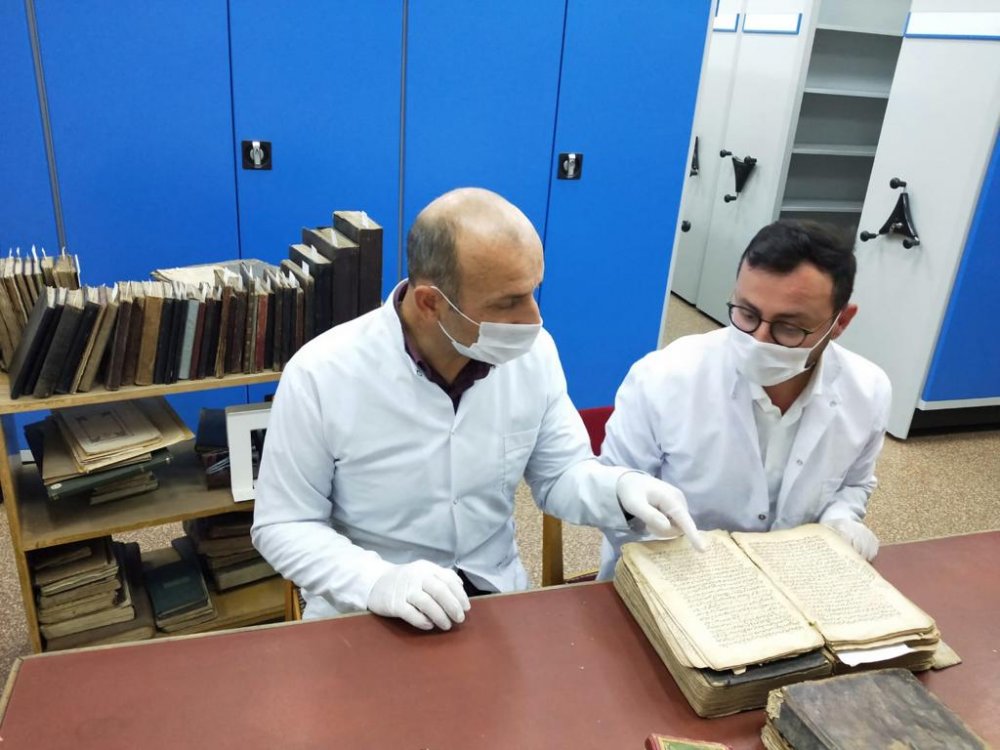 Eruzurum'daki kütüphanede Kadı Beyzavi'ye ait 750 yıllık Kuran tefsiri nüshası bulundu
