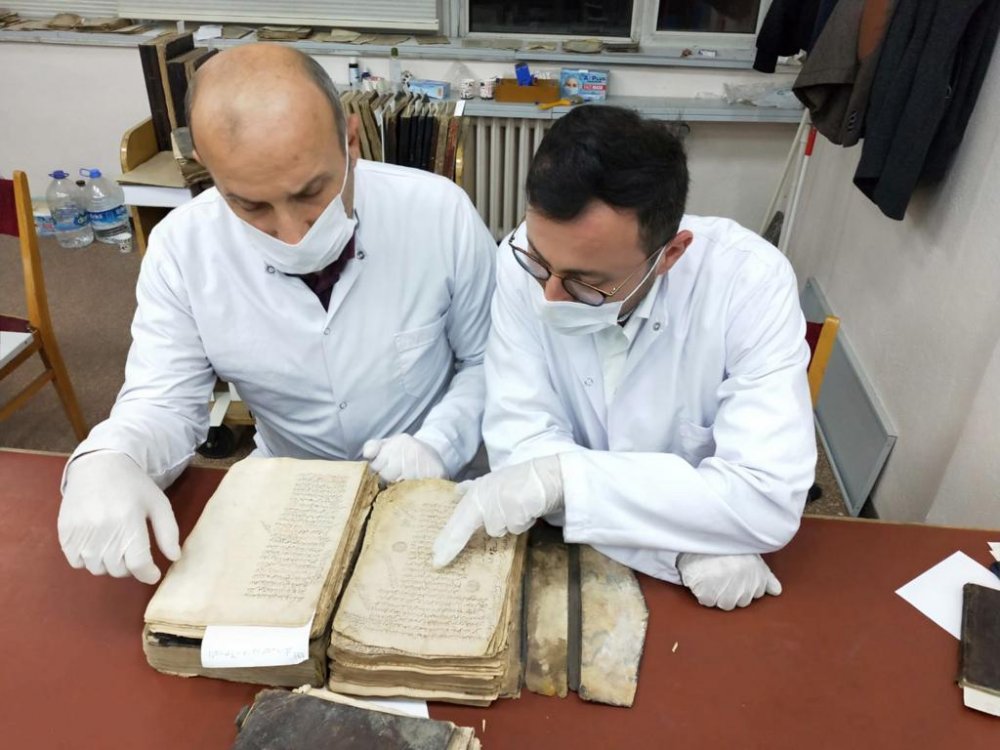 Eruzurum'daki kütüphanede Kadı Beyzavi'ye ait 750 yıllık Kuran tefsiri nüshası bulundu