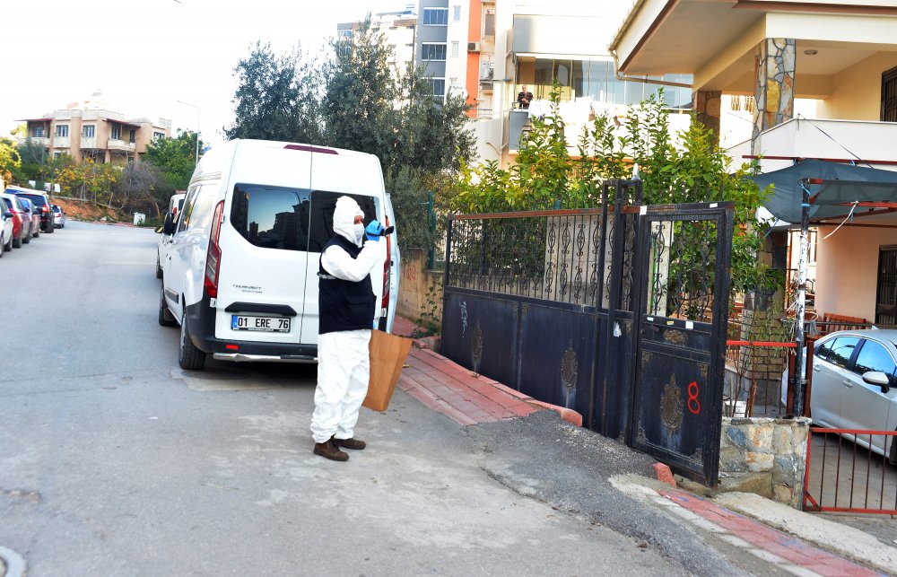 Eşine 'Seni çok yalnız bıraktım' yazan polis, evde ölü bulundu