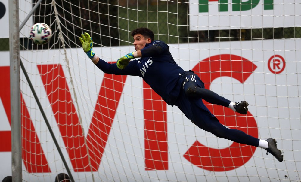 Fenerbahçe, Başakşehir maçının hazırlıklarına ara vermeden başladı