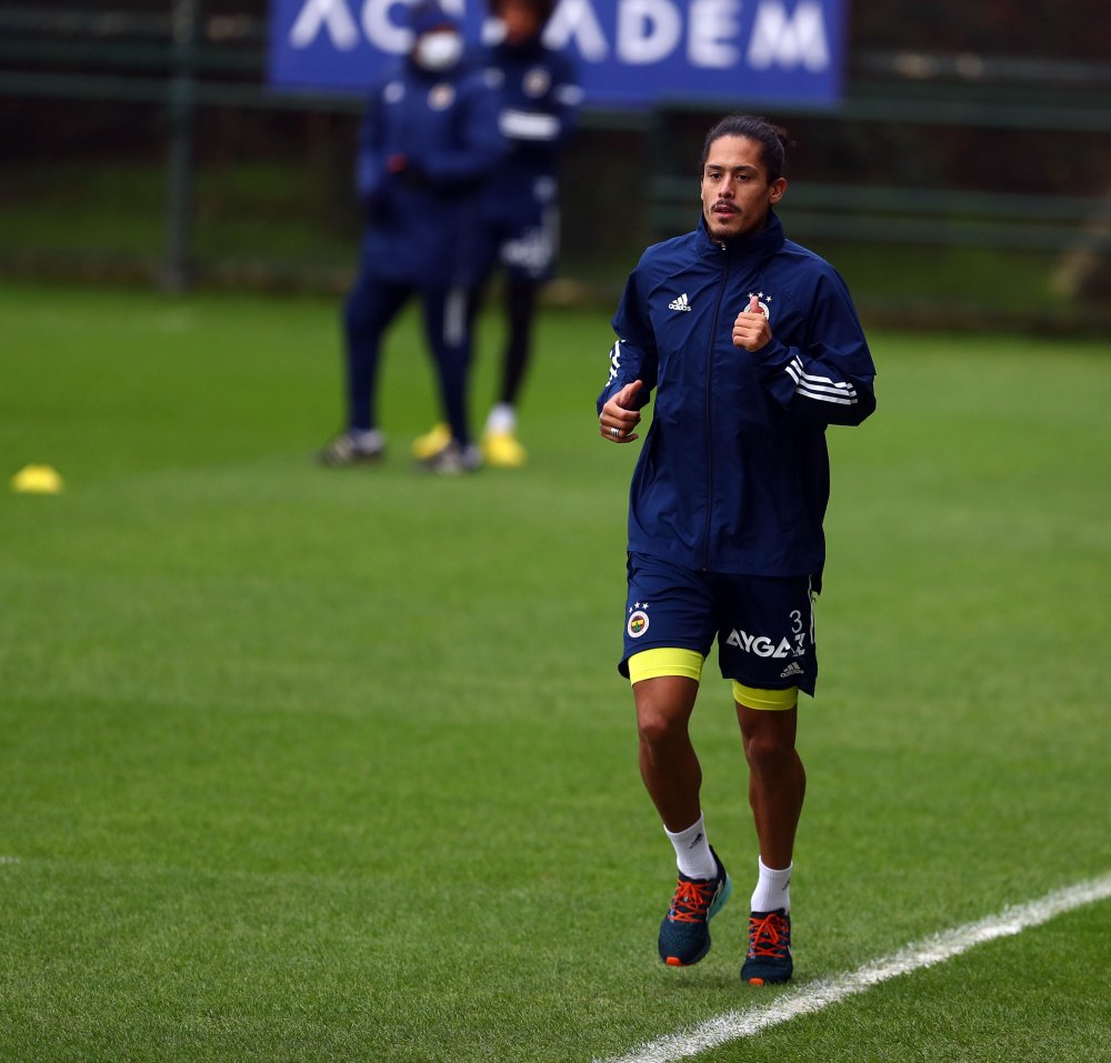 Fenerbahçe, Başakşehir maçının hazırlıklarına ara vermeden başladı