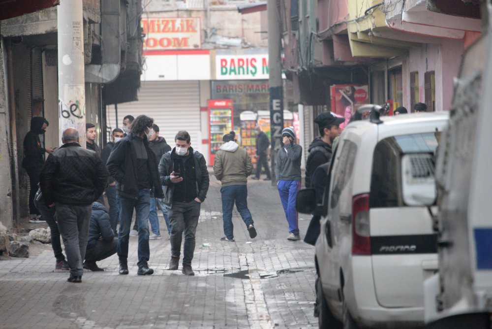 Gürültü iddiasıyla tartıştığı komşusunu tabancayla vurdu