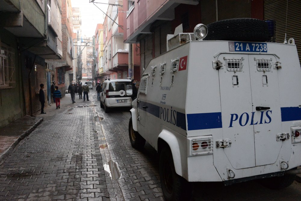 Gürültü iddiasıyla tartıştığı komşusunu tabancayla vurdu