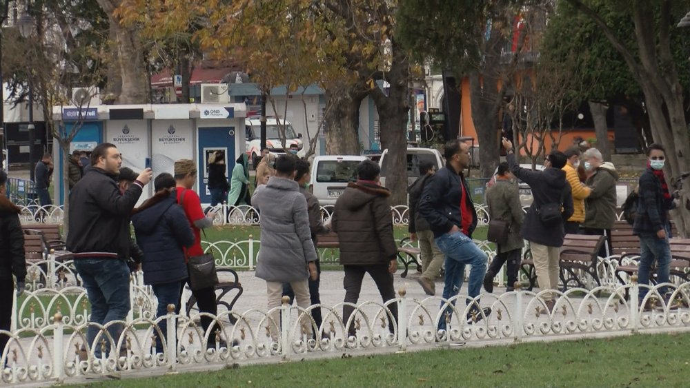 Kısıtlamada Sultanahmet Meydanı’na turist akını