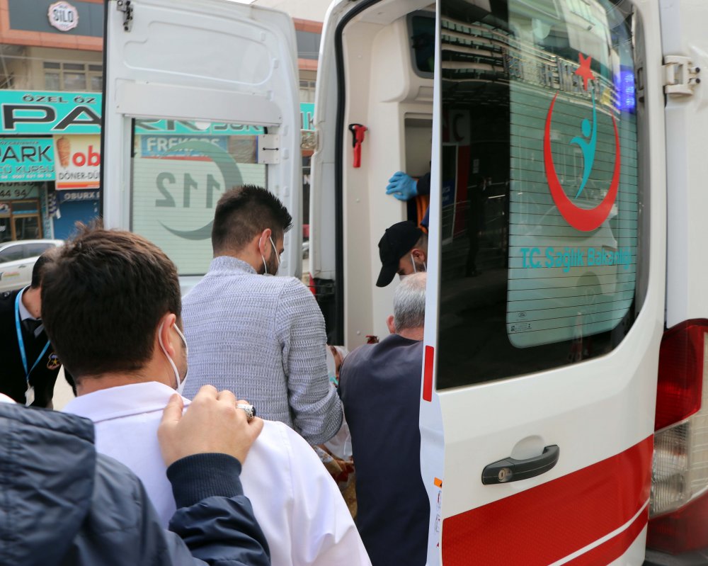 Komiser, temizlediği silahın ateş almasıyla yaralandı