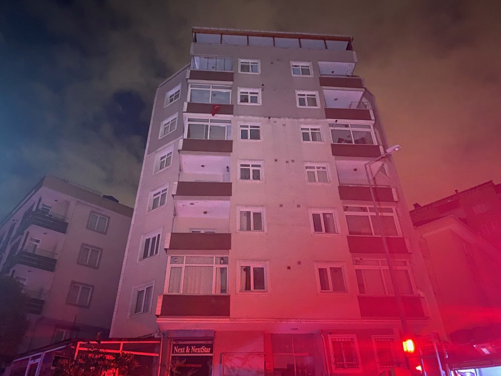 Maltepe'de trafo patladı, mahalle elektriksiz kaldı