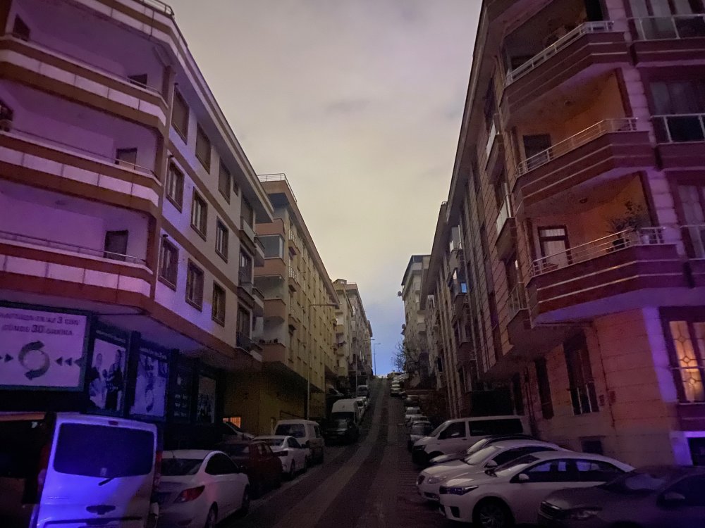 Maltepe'de trafo patladı, mahalle elektriksiz kaldı