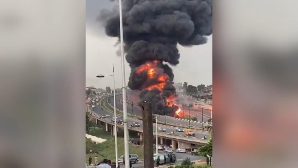 Nijerya’da yakıt tankeri patladı: 11 yaralı