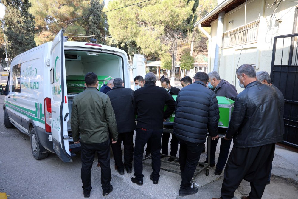 Otomobil çarpan Halil, yaşama tutunamadı