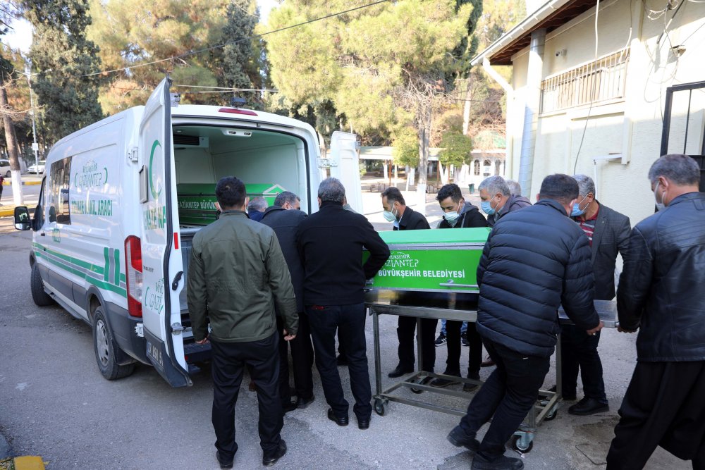 Otomobil çarpan Halil, yaşama tutunamadı