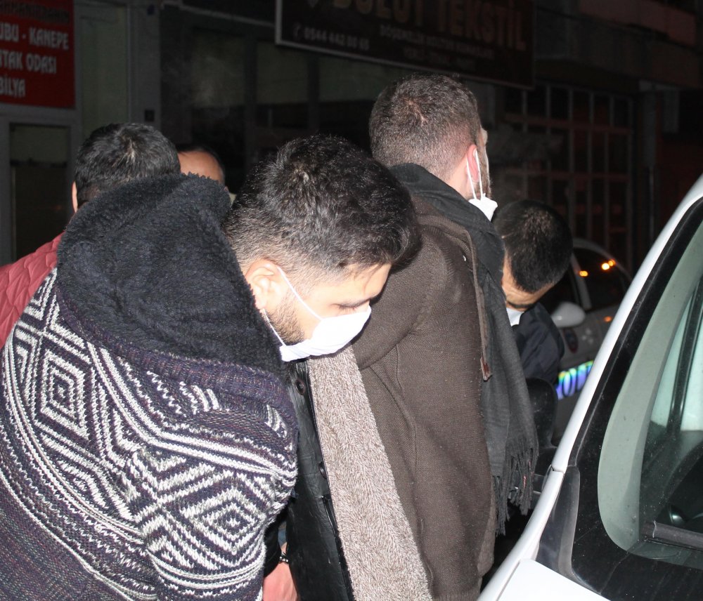Polisin 'dur' ihtarına uymayan 2 şüpheli kovalamaca sonucu yakalandı