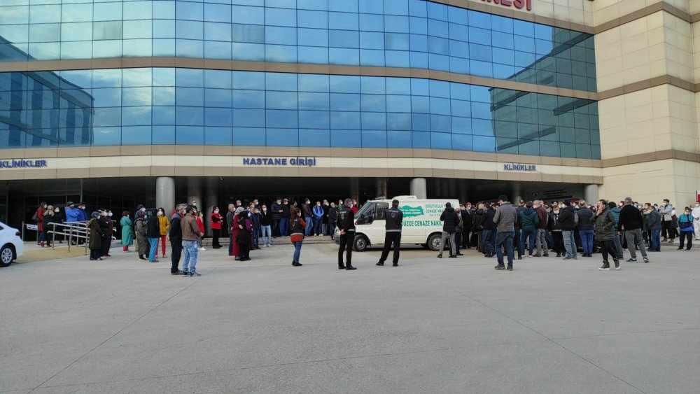Sağlık çalışanı, koronavirüsten hayatını kaybetti