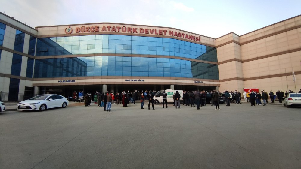 Sağlık çalışanı, koronavirüsten hayatını kaybetti