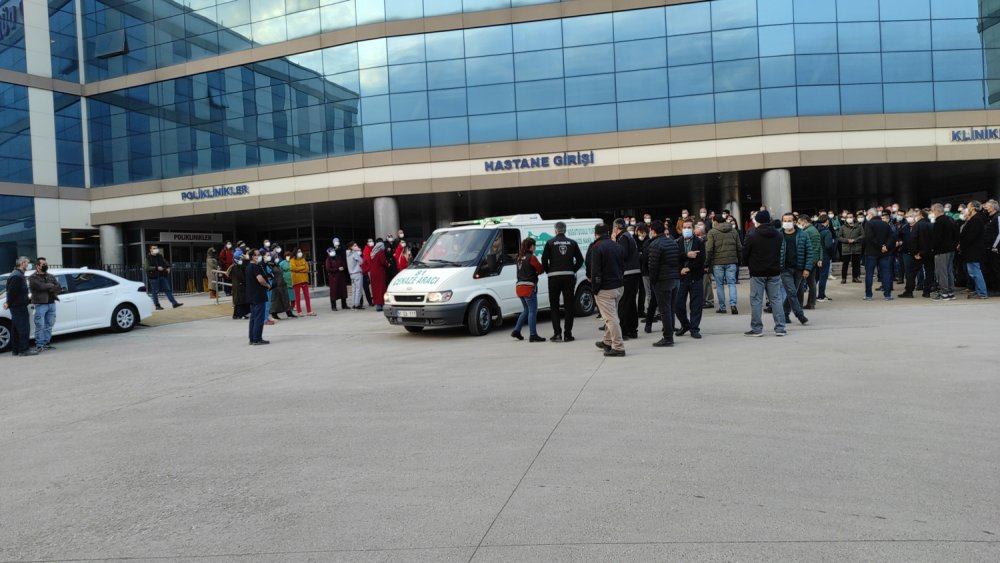 Sağlık çalışanı, koronavirüsten hayatını kaybetti