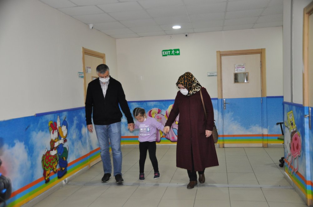 Serebral palsi hastası 7 yaşındaki Elif Hira yaşam sevinciyle örnek oluyor
