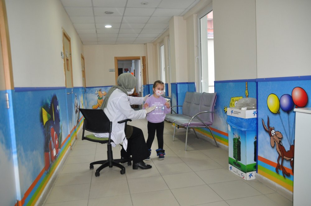 Serebral palsi hastası 7 yaşındaki Elif Hira yaşam sevinciyle örnek oluyor