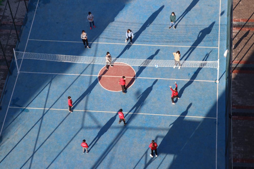 Siirtli çocuklar yeni voleybol sahalarına kavuştu