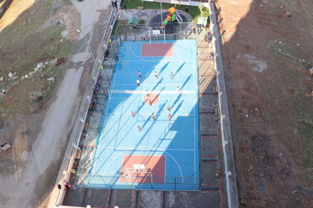 Siirtli çocuklar yeni voleybol sahalarına kavuştu