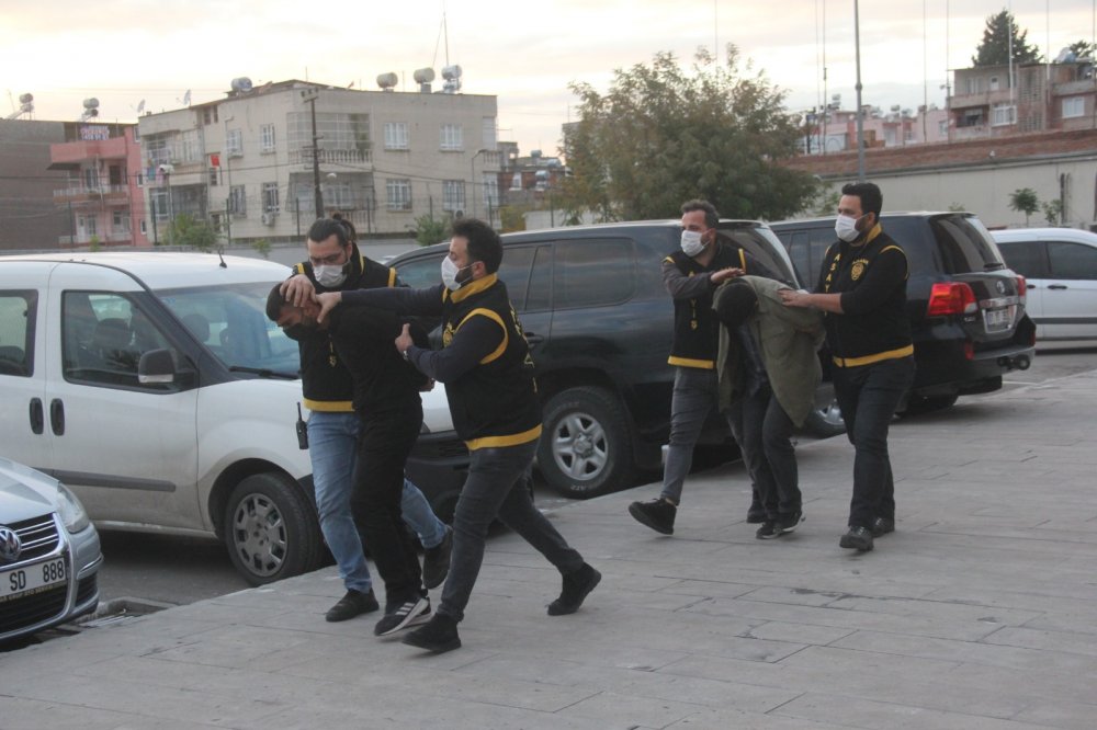 Silahlı kavgadan kaçanlar, ceza yememek için otomobil çalmış