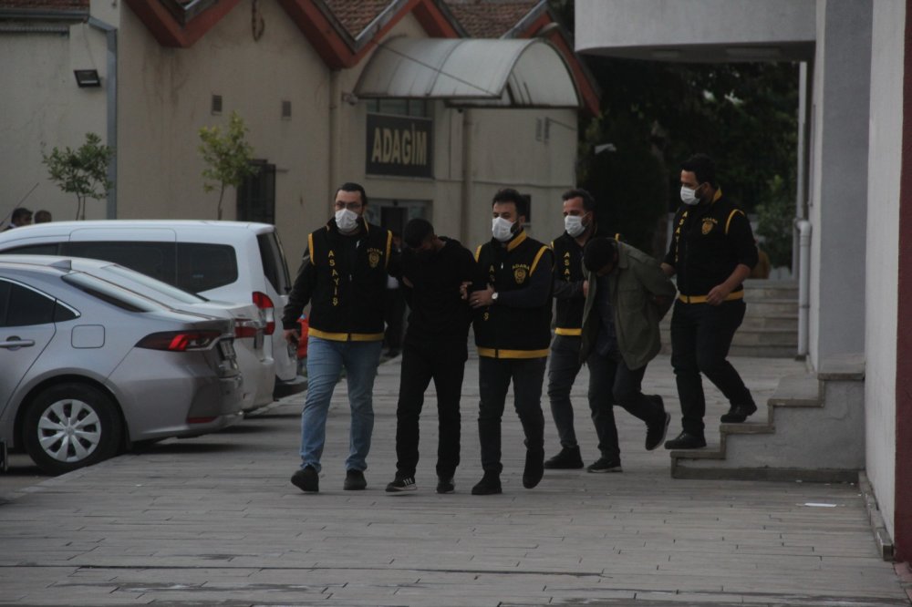 Silahlı kavgadan kaçanlar, ceza yememek için otomobil çalmış