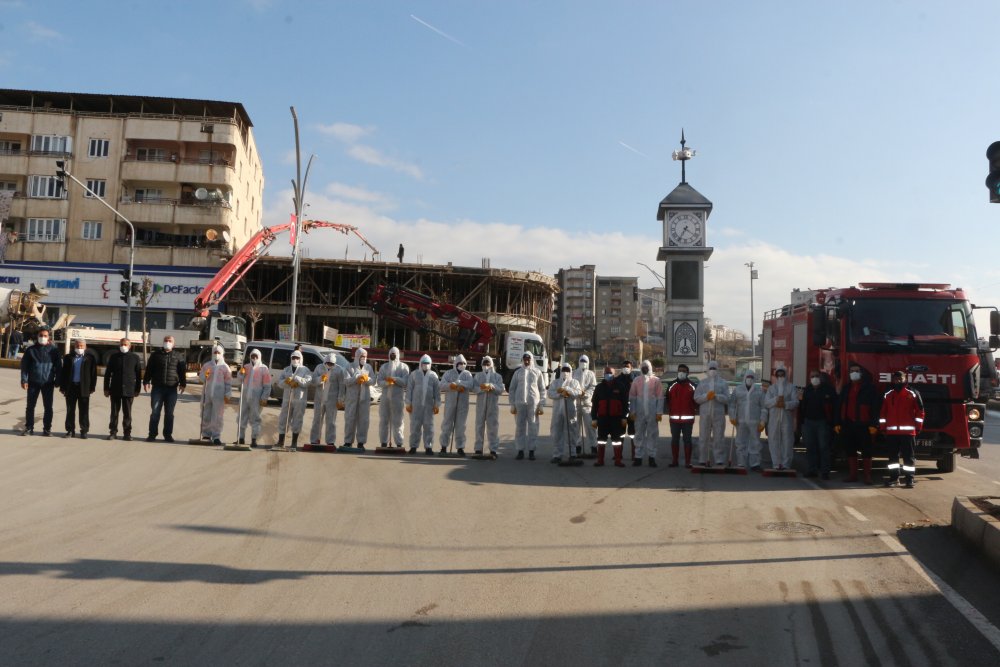 Şırnak caddeleri, köpüklü suyla yıkandı