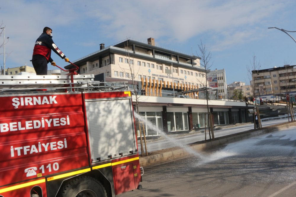 Şırnak caddeleri, köpüklü suyla yıkandı